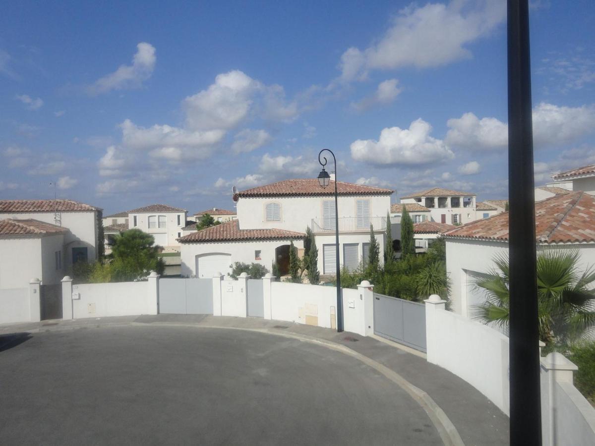 Modern Villa Near The Sea With Balcony إج مورت المظهر الخارجي الصورة